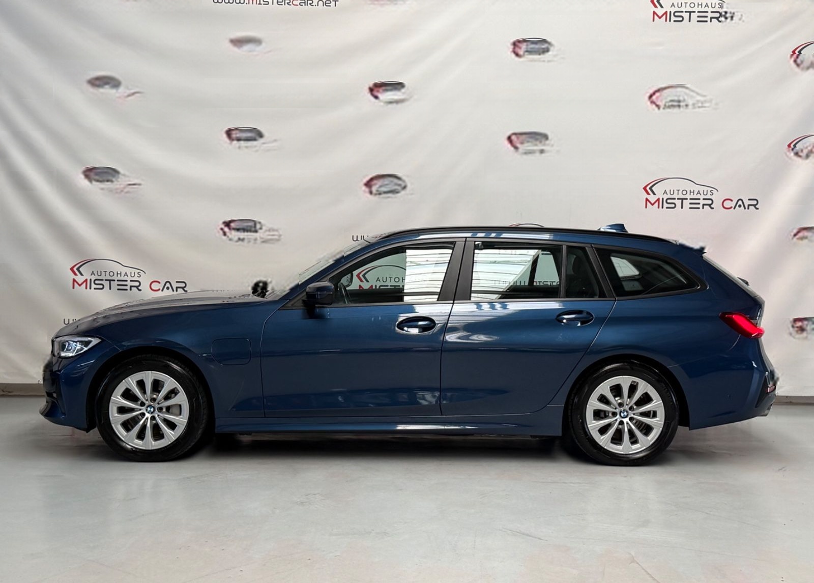 BMW 330e Advantage ACC/LASER/KEY/KAM/HUD/SPUR/TOT/17 foto 2