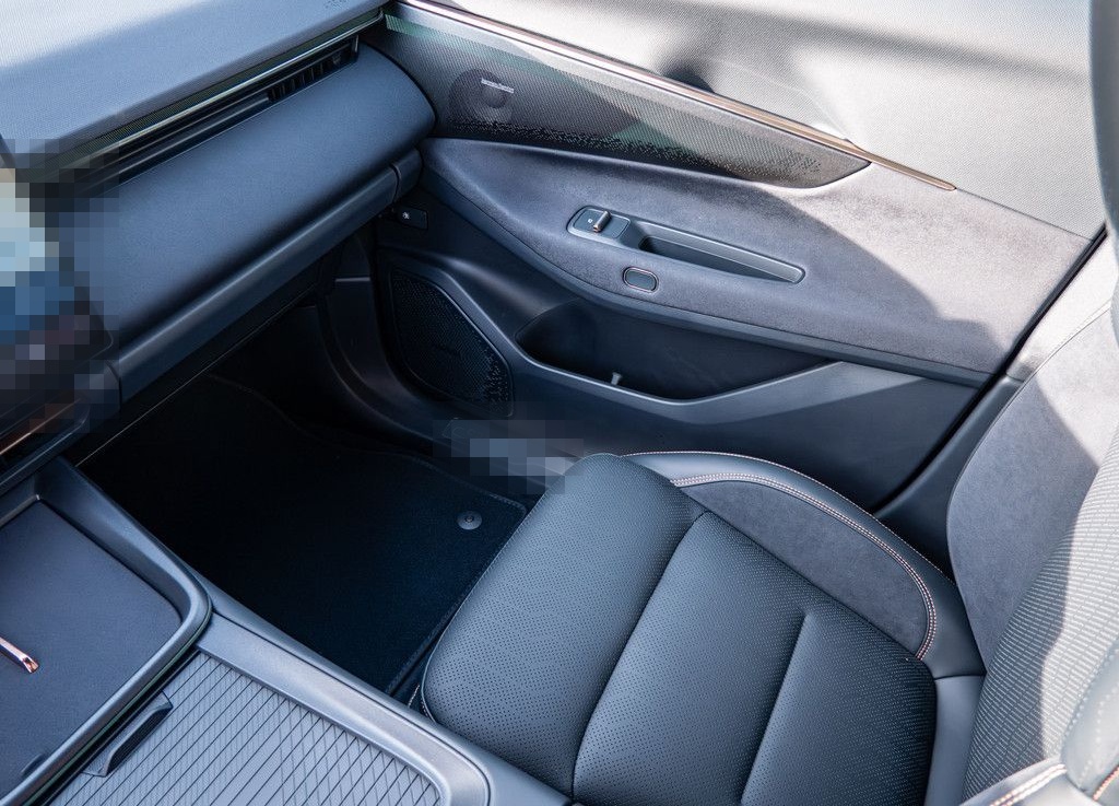 Lynk&Co 08 Plug-In Hybrid More Massage HK 21" foto 13