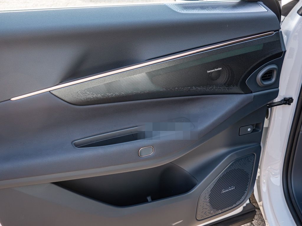 Lynk&Co 08 Plug-In Hybrid More Massage HK 21" foto 17