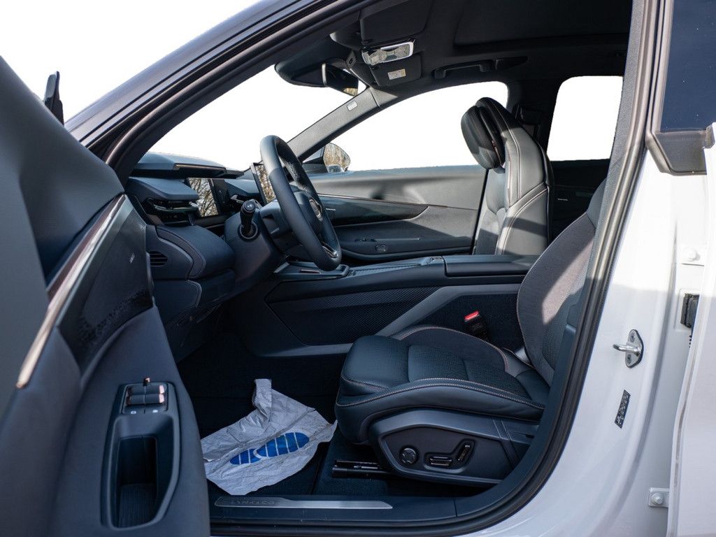 Lynk&Co 08 Plug-In Hybrid More Massage HK 21" foto 10