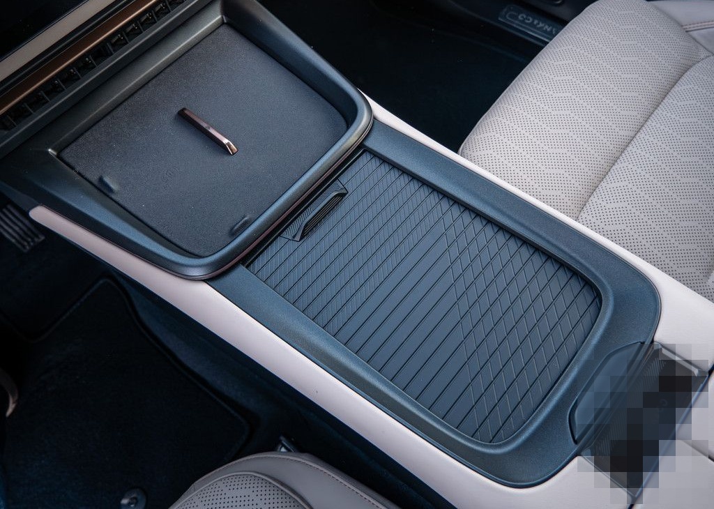 Lynk&Co 08 Plug-In Hybrid More Massage HK 21" foto 13