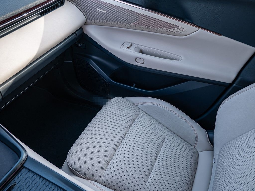 Lynk&Co 08 Plug-In Hybrid More Massage HK 21" foto 14