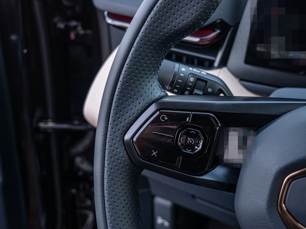 Lynk&Co 08 Plug-In Hybrid More Massage HK 21" foto 16