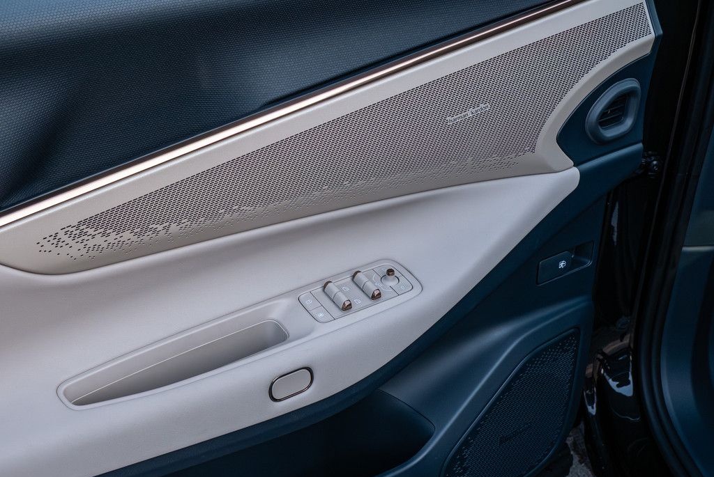 Lynk&Co 08 Plug-In Hybrid More Massage HK 21" foto 19