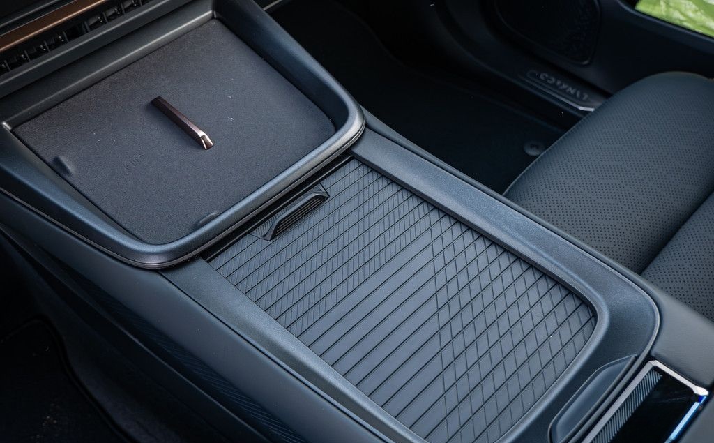 Lynk&Co 08 Plug-In Hybrid More Massage HK 21" foto 12