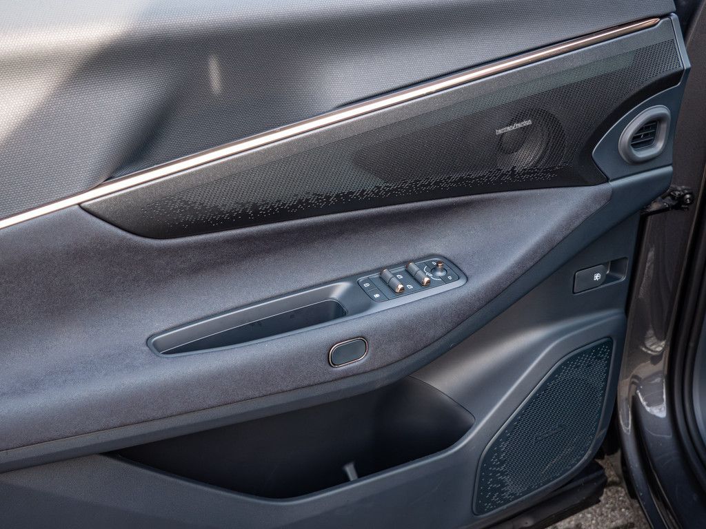 Lynk&Co 08 Plug-In Hybrid More Massage HK 21" foto 17