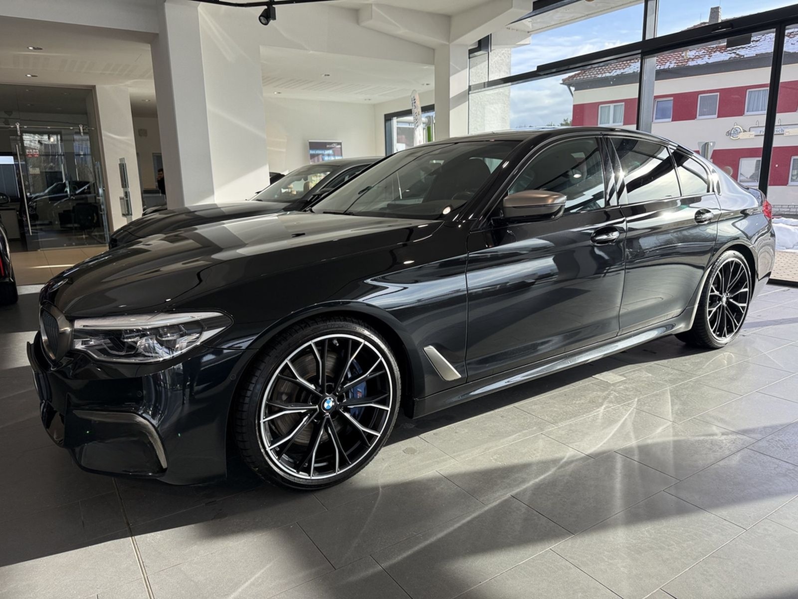 BMW M550i xDrive Limousine Ferngesteuertes Parken foto 2