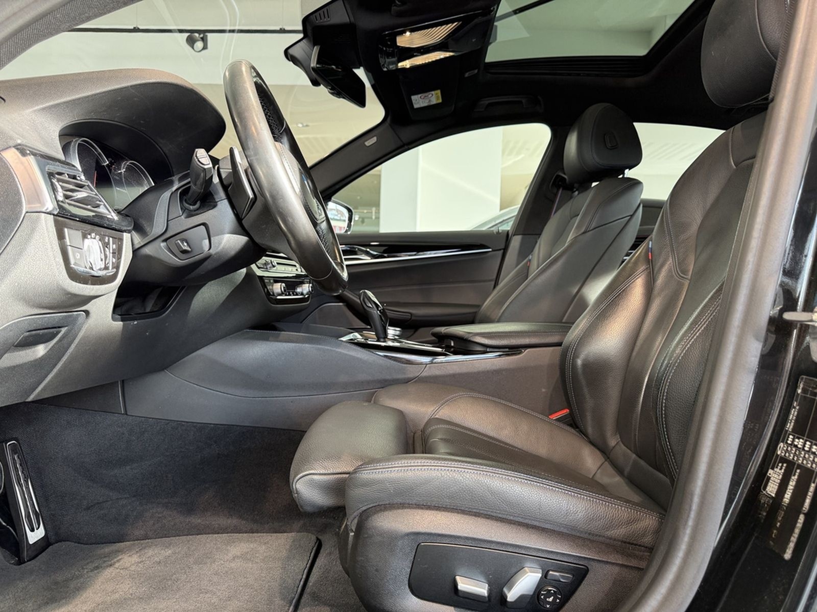 BMW M550i xDrive Limousine Ferngesteuertes Parken foto 14