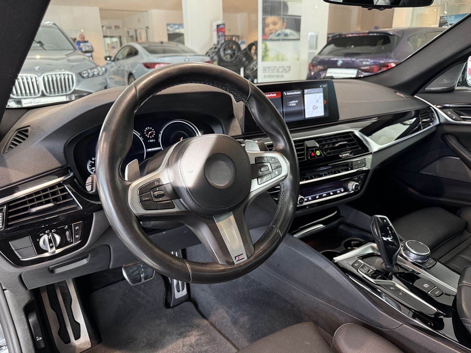 BMW M550i xDrive Limousine Ferngesteuertes Parken foto 16