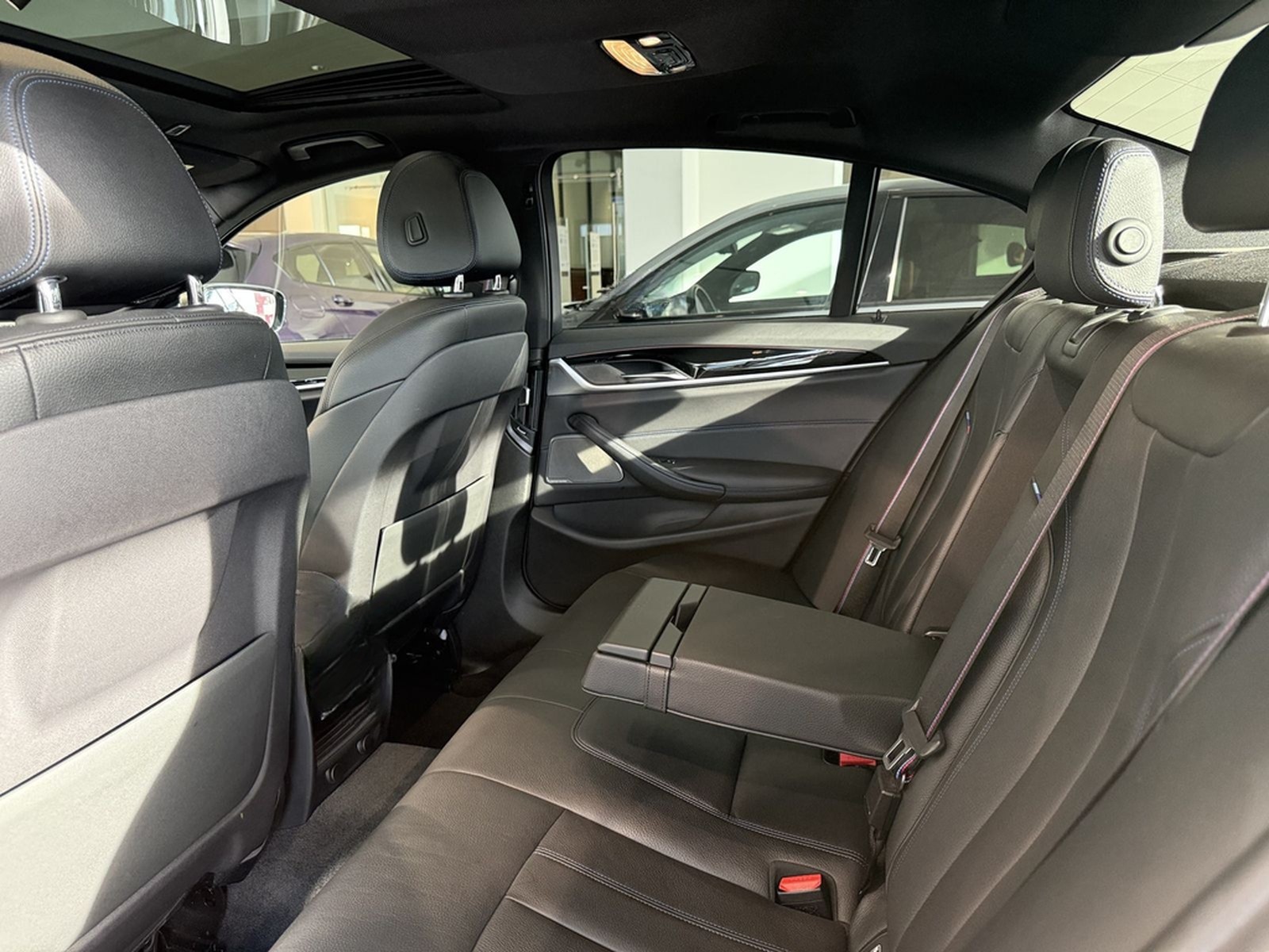 BMW M550i xDrive Limousine Ferngesteuertes Parken foto 17