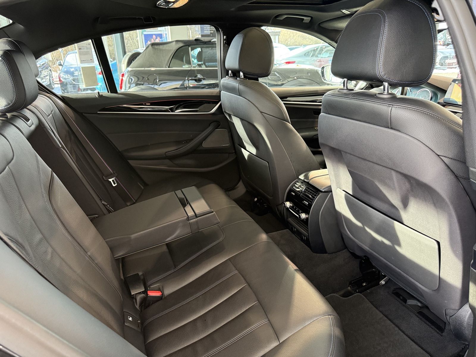 BMW M550i xDrive Limousine Ferngesteuertes Parken foto 18