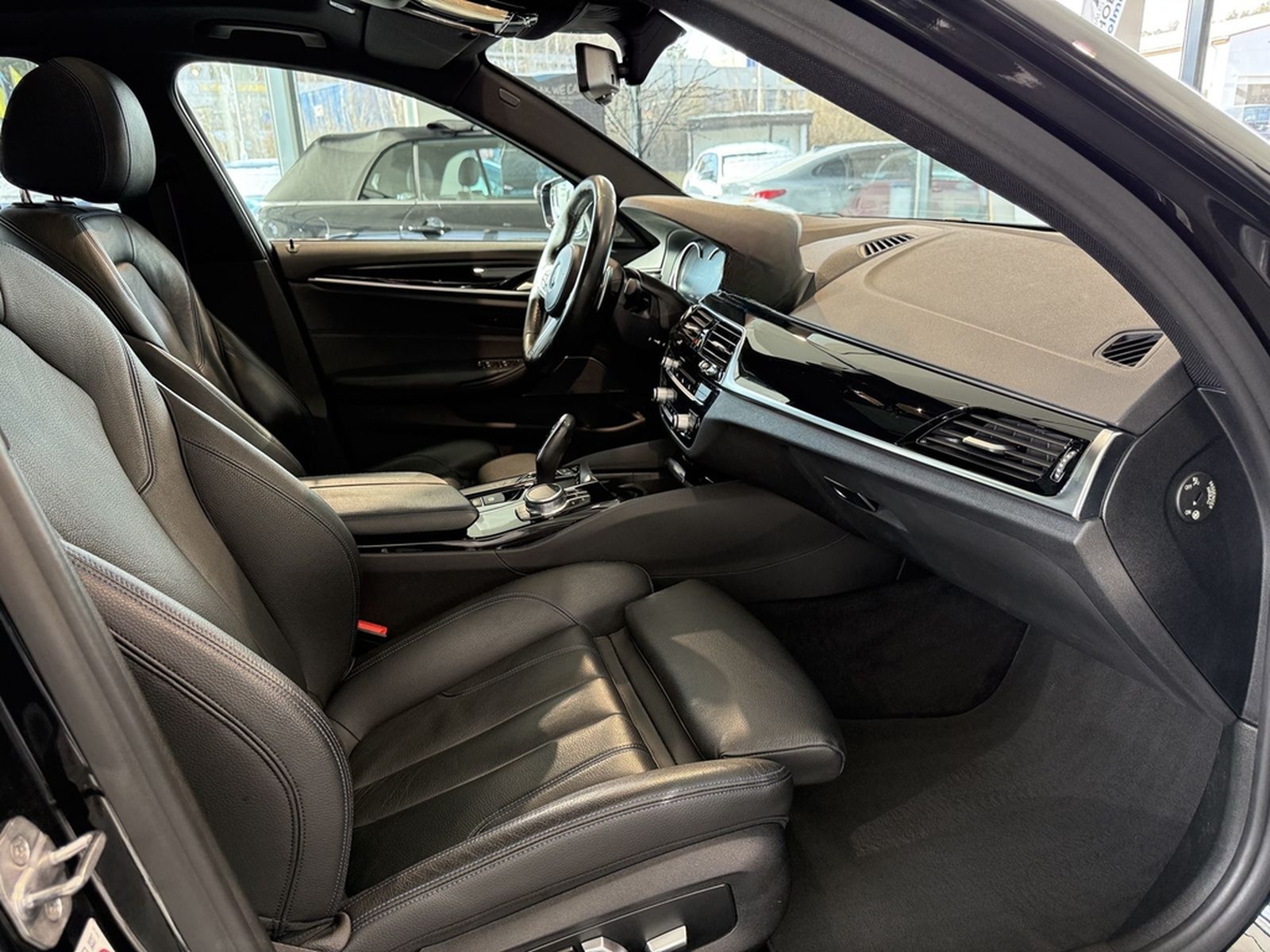 BMW M550i xDrive Limousine Ferngesteuertes Parken foto 19