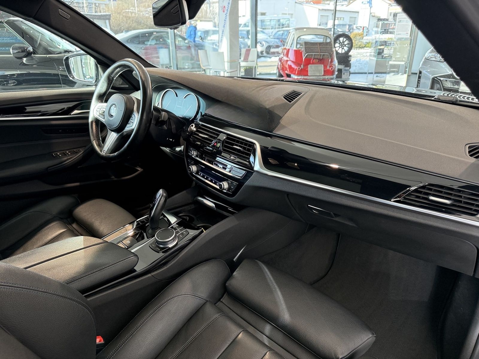 BMW M550i xDrive Limousine Ferngesteuertes Parken foto 20