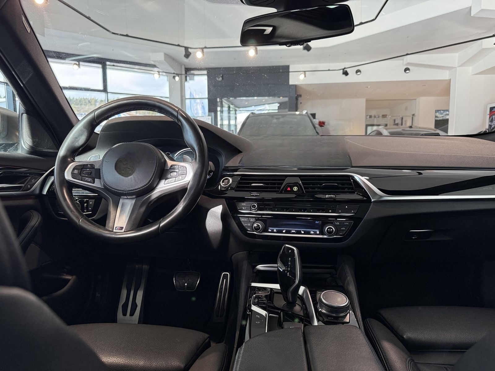 BMW M550i xDrive Limousine Ferngesteuertes Parken foto 22