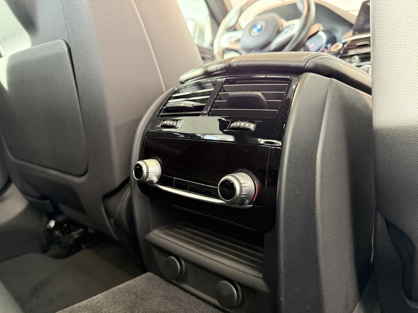 BMW M550i xDrive Limousine Ferngesteuertes Parken foto 28
