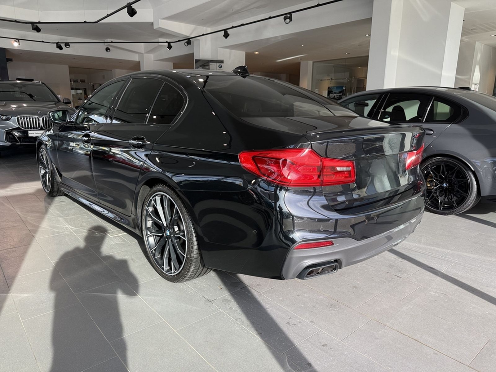BMW M550i xDrive Limousine Ferngesteuertes Parken foto 5