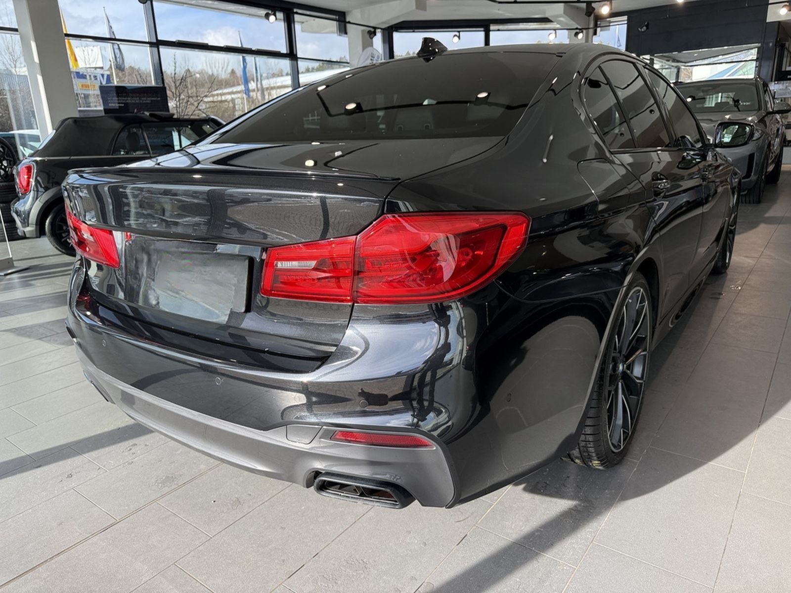 BMW M550i xDrive Limousine Ferngesteuertes Parken foto 8