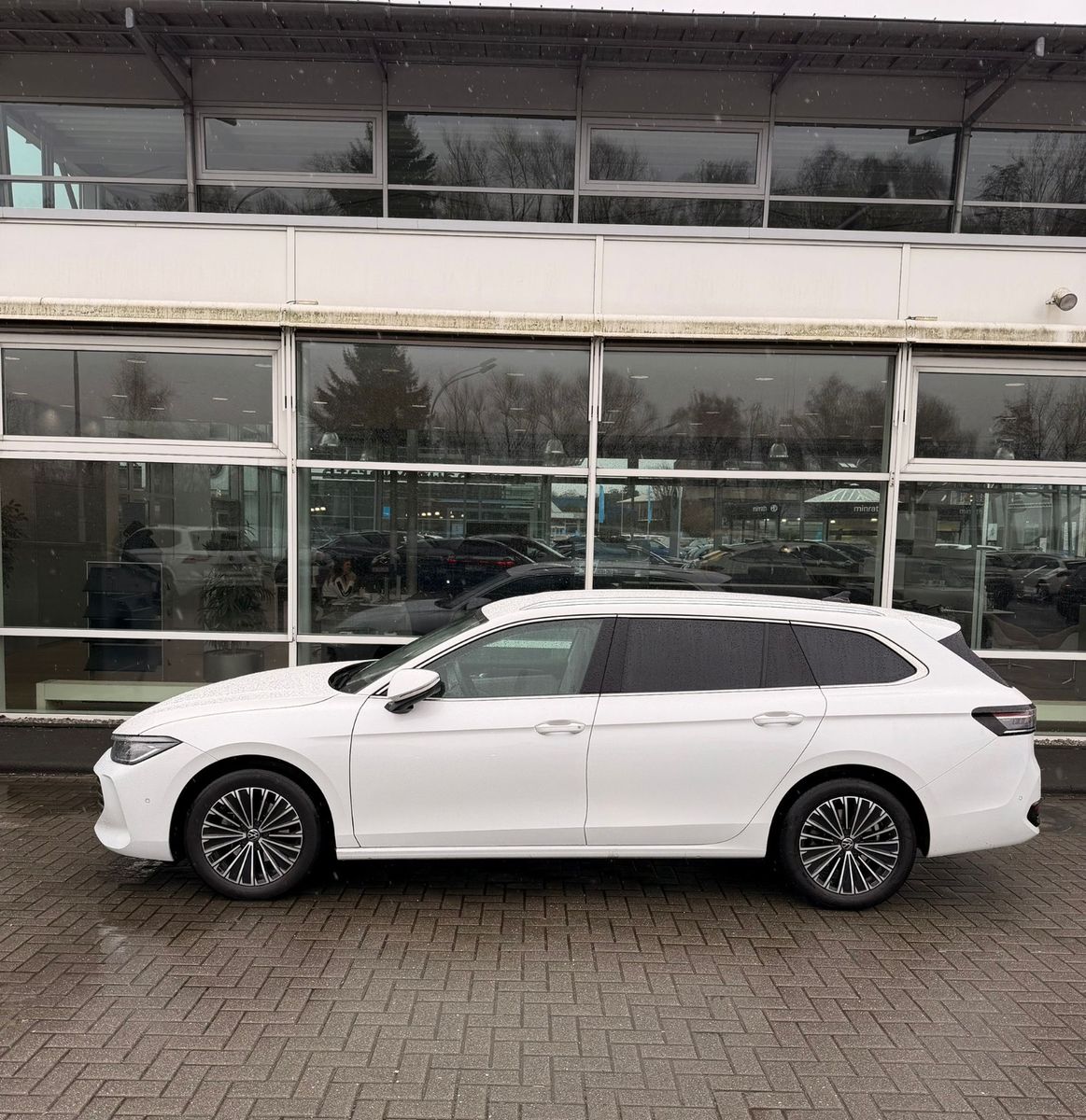 Volkswagen Passat Variant 2.0 TDI 110 kW Elegance~DSG~Ahk foto 2