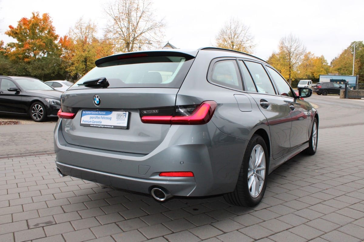 BMW 320 d xDrive Touring NAVI SHZ LED PDC AUT LIVE foto 3