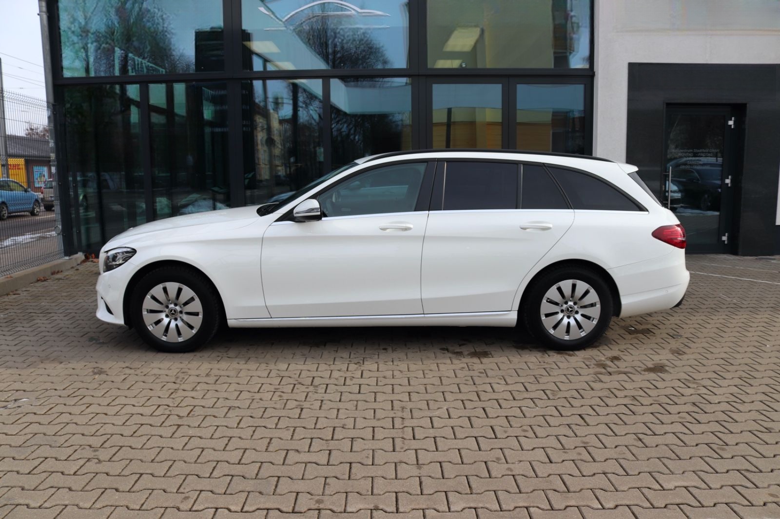 Mercedes-Benz C 180d T-Modell  Business AHK Navi Kamera Klima foto 4
