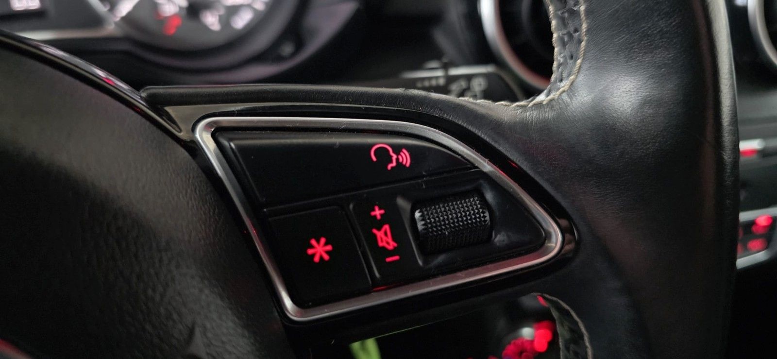 Audi S1 2.0 TFSI quattro+Bose+Schale+Navi+SHZ+H&R Gew foto 22