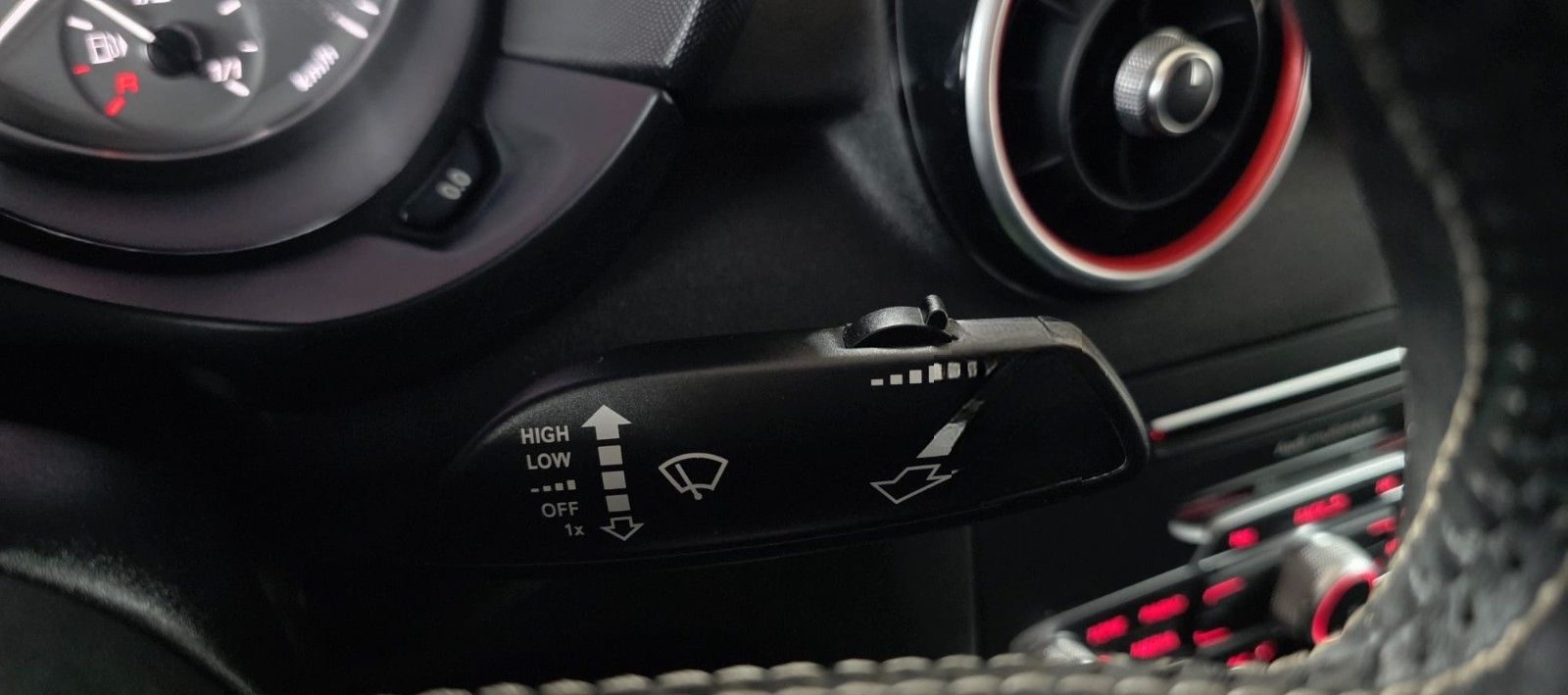 Audi S1 2.0 TFSI quattro+Bose+Schale+Navi+SHZ+H&R Gew foto 24