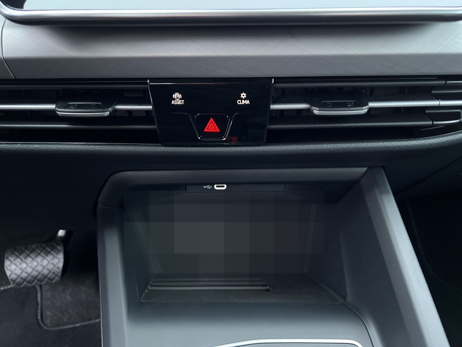 Volkswagen Golf VIII 1.5 eTSI Life DSG+LED+NAVI+ACC+HUD foto 19