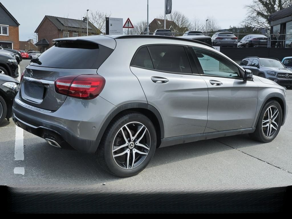 Mercedes-Benz GLA 200 URBAN NAVI NIGHT LED PANO KAMERA SHZ DCT foto 4