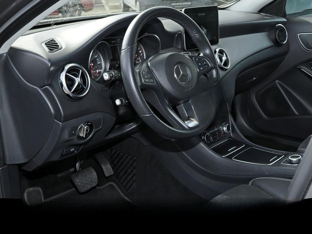 Mercedes-Benz GLA 200 URBAN NAVI NIGHT LED PANO KAMERA SHZ DCT foto 7