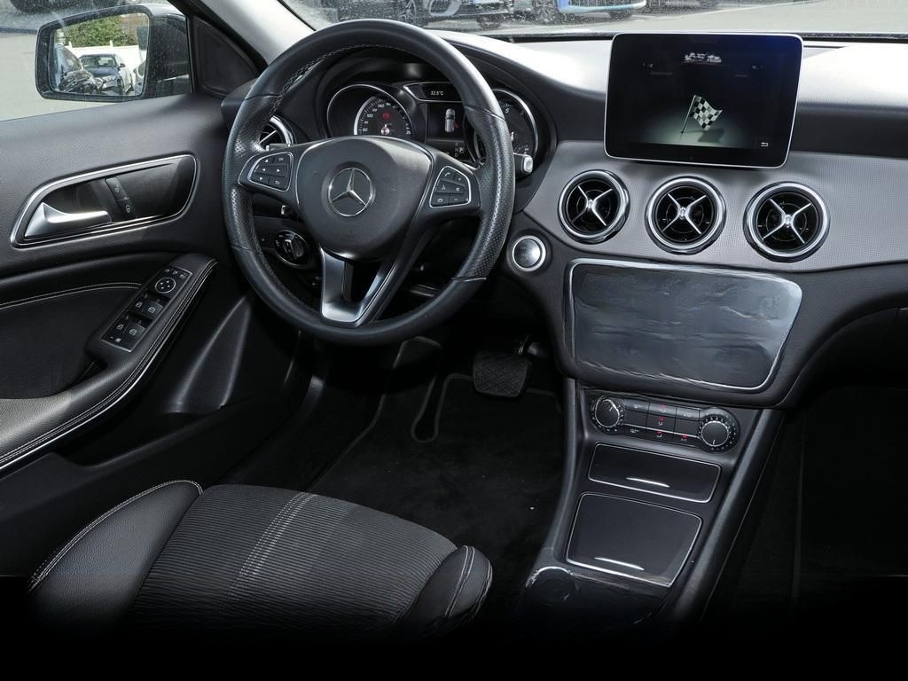 Mercedes-Benz GLA 200 URBAN NAVI NIGHT LED PANO KAMERA SHZ DCT foto 8