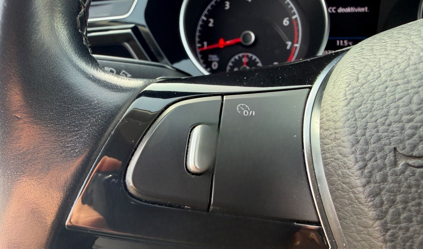 Volkswagen Touran Highline DSG LED AHK ACC LED KAMERA LEDER foto 25
