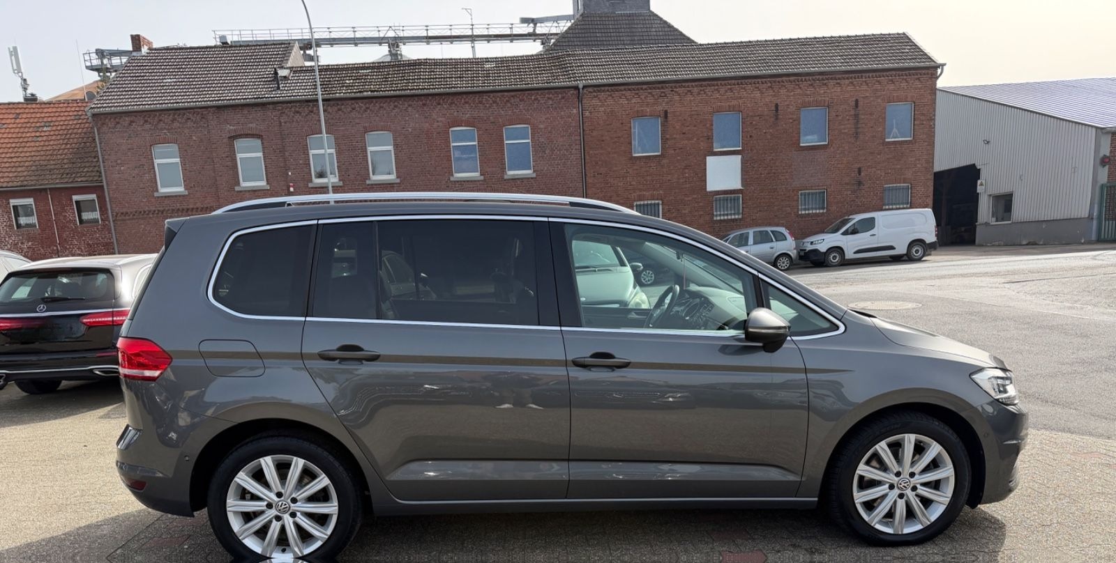 Volkswagen Touran Highline DSG LED AHK ACC LED KAMERA LEDER foto 4