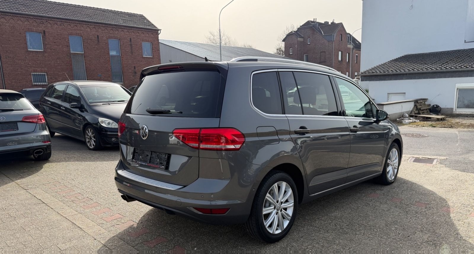 Volkswagen Touran Highline DSG LED AHK ACC LED KAMERA LEDER foto 5