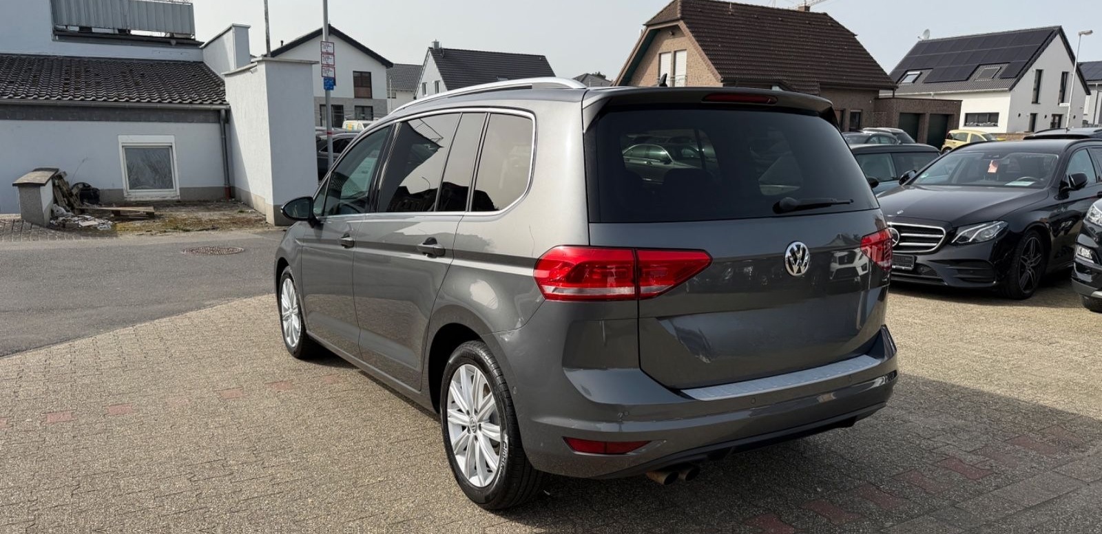 Volkswagen Touran Highline DSG LED AHK ACC LED KAMERA LEDER foto 7