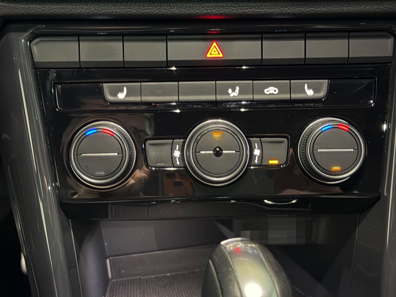 Volkswagen T-Roc 2.0 TSI*Sport 4Motion*LED*Navi* foto 22