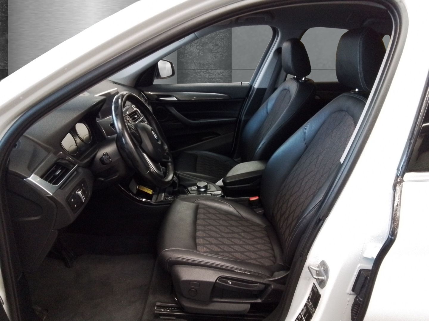 BMW X1 X-Line 2.0D HUD Navi LED SHZ Keyless El. Heck foto 7