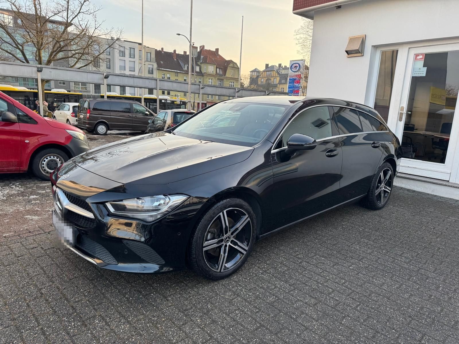 Mercedes-Benz CLA 200 D Shooting Brake 8G-DCT Business foto 2