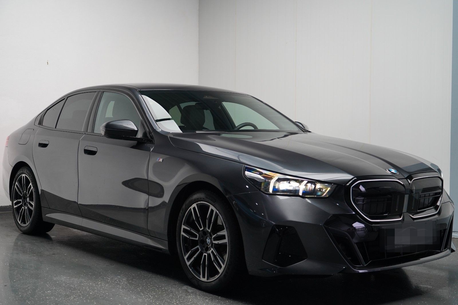 BMW 520d xDrive M Sport ICONIC KEY 360 HUD H&K MEMO foto 3