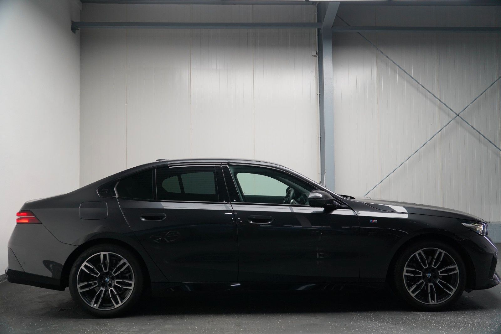 BMW 520d xDrive M Sport ICONIC KEY 360 HUD H&K MEMO foto 4