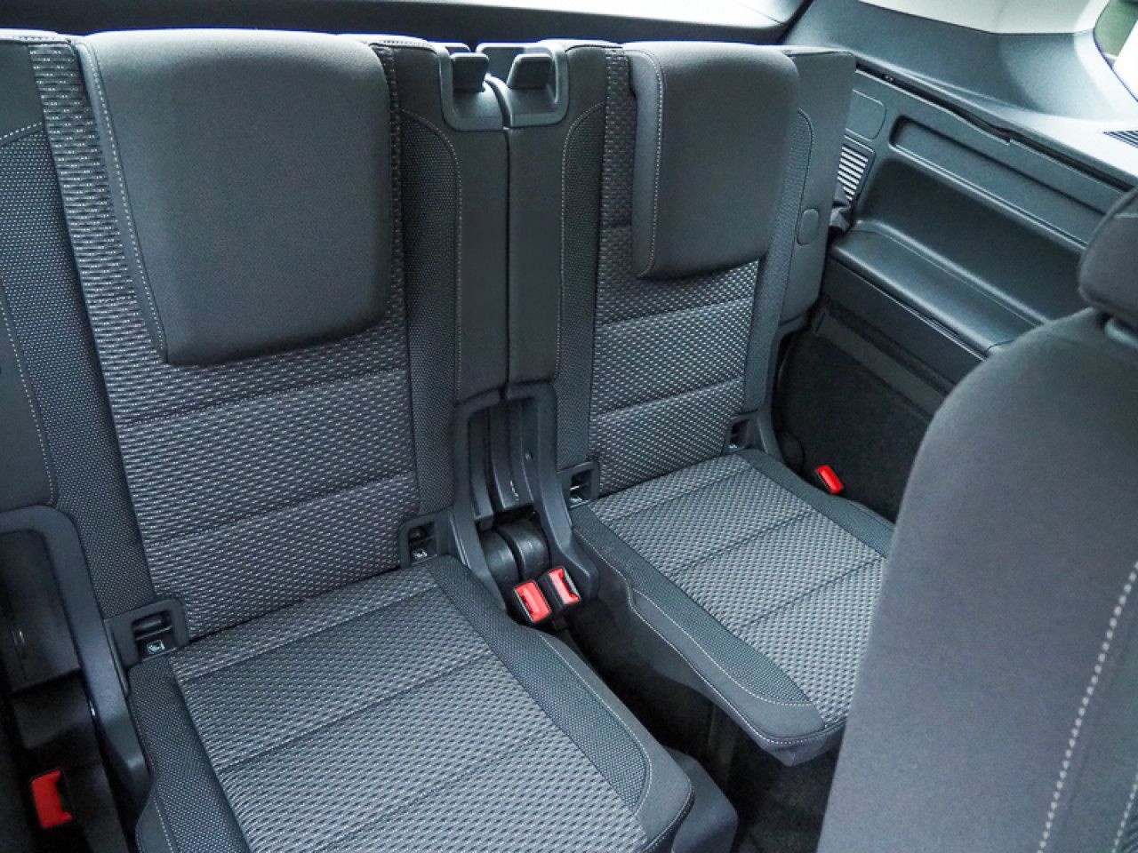 Volkswagen Touran 1.5 TSI DSG R-Line AHK, IQ.LIGHT foto 12