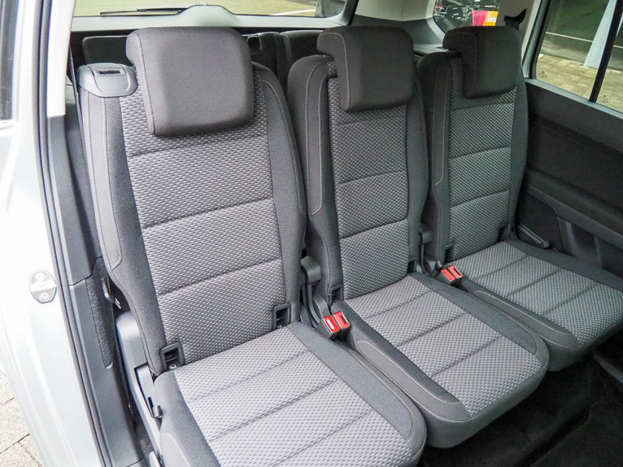 Volkswagen Touran 1.5 TSI DSG R-Line AHK, IQ.LIGHT foto 12