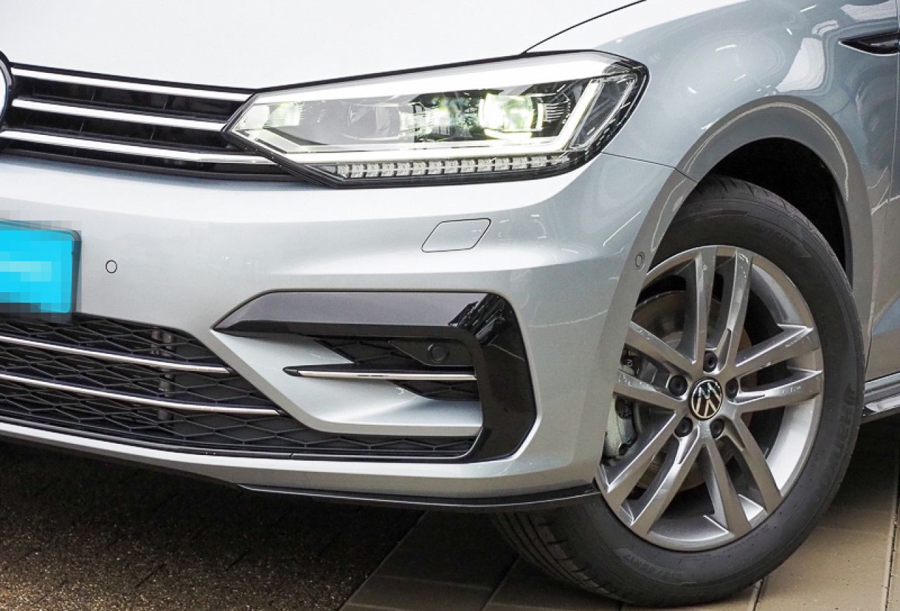 Volkswagen Touran 1.5 TSI DSG R-Line AHK, IQ.LIGHT foto 5