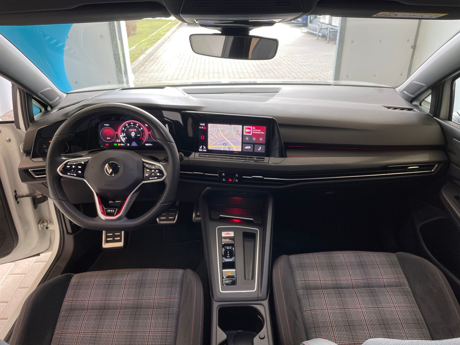 Volkswagen Golf VIII GTI 2.0 TSI DSG *DCC*IQ.Light*Navi* foto 6