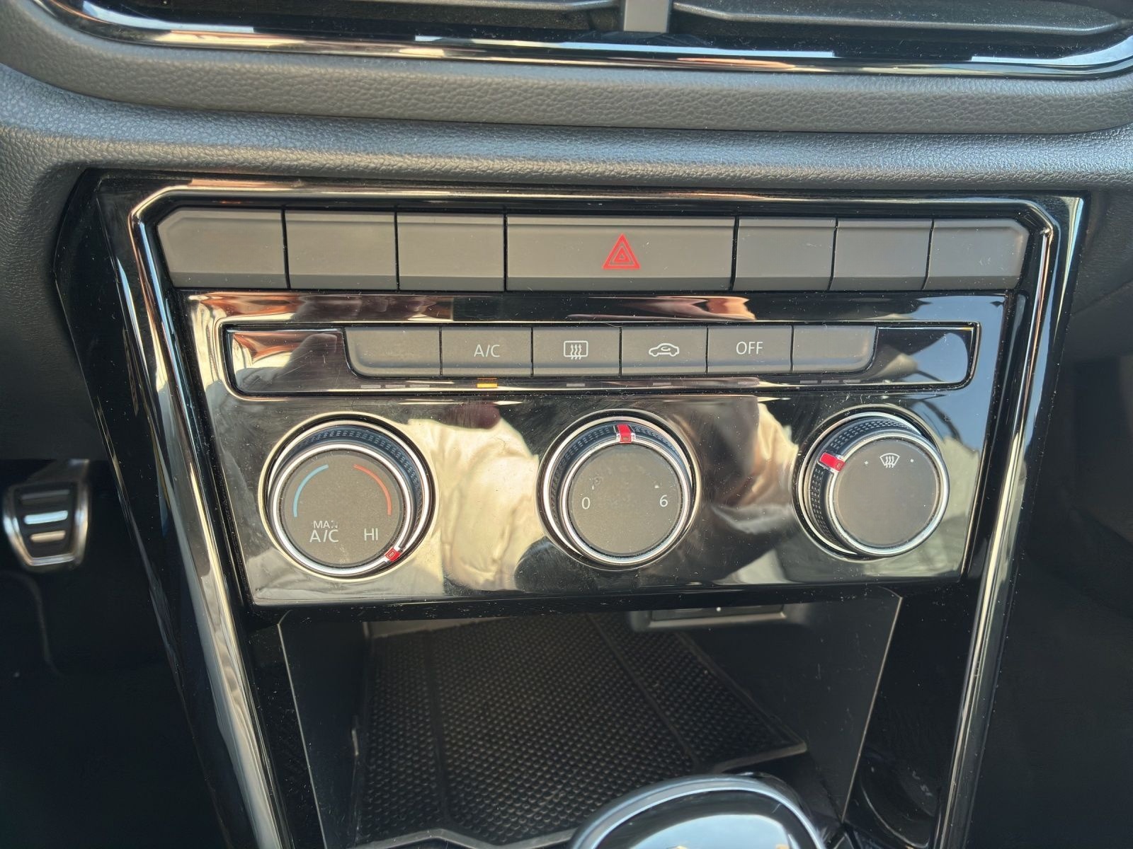 Volkswagen T-Roc R-Line 2.0 l TDI Matrix LED+ACC foto 7