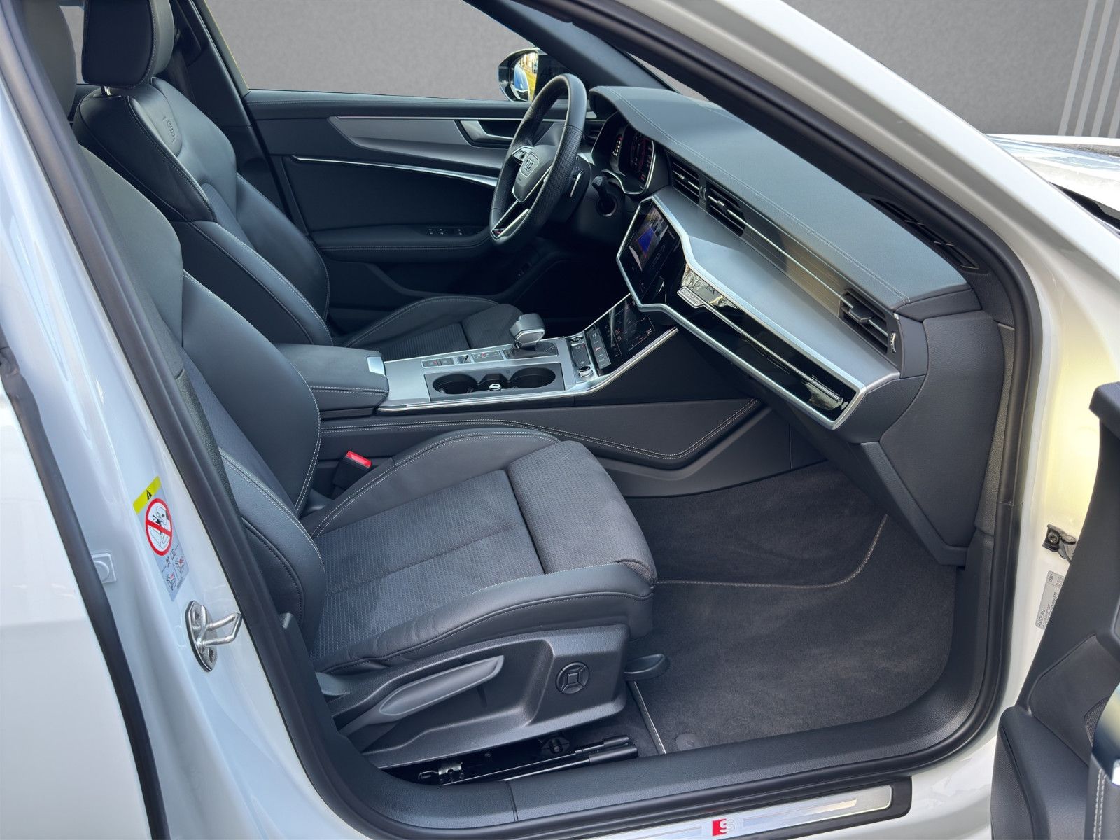 Audi A6 Avant 45 TDI quattro S line Matrix Stdhz Pano foto 17