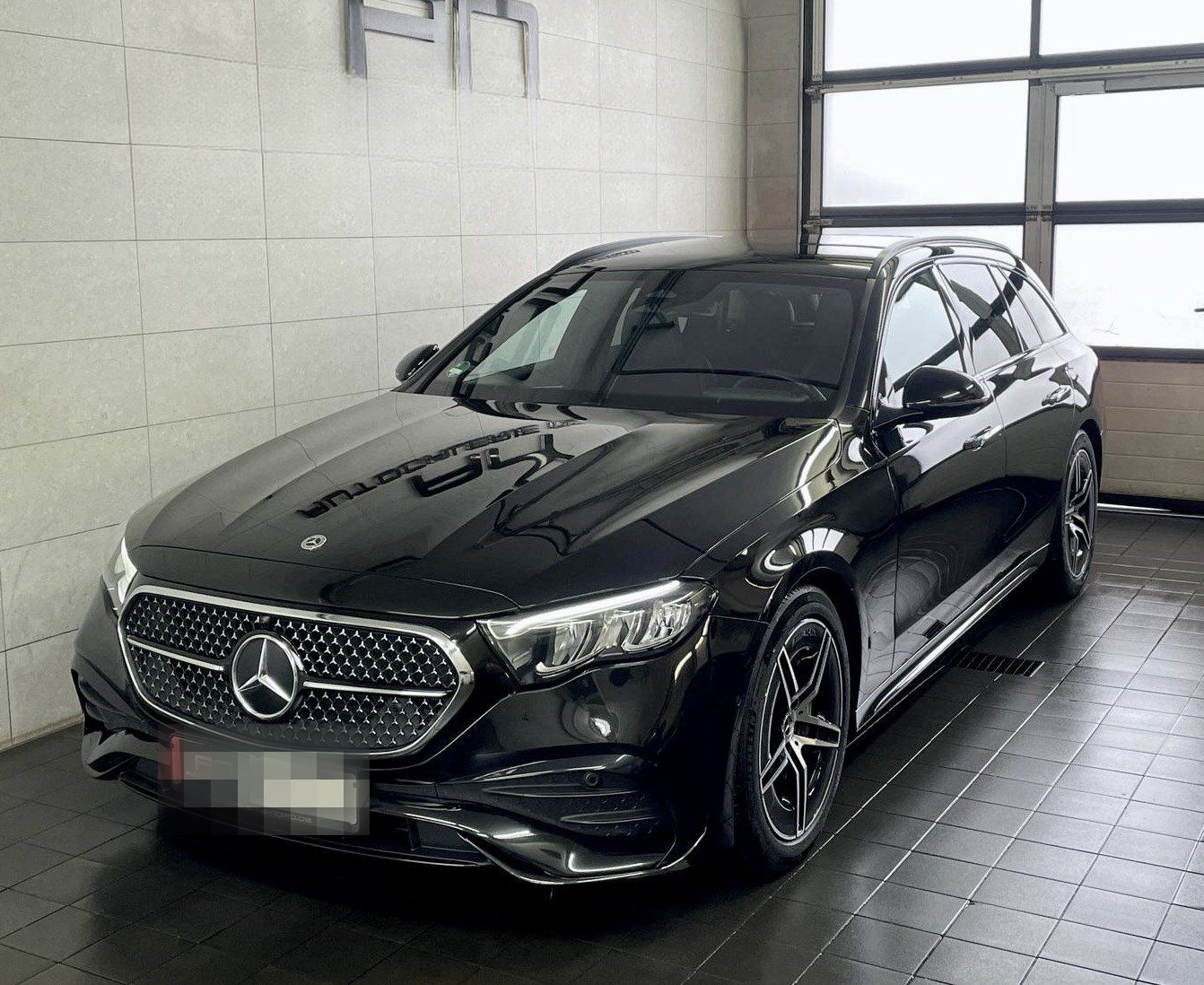 Mercedes-Benz E 220 T AMG Line Distronic-Pro+Mbux-Premium+Nigh foto 2
