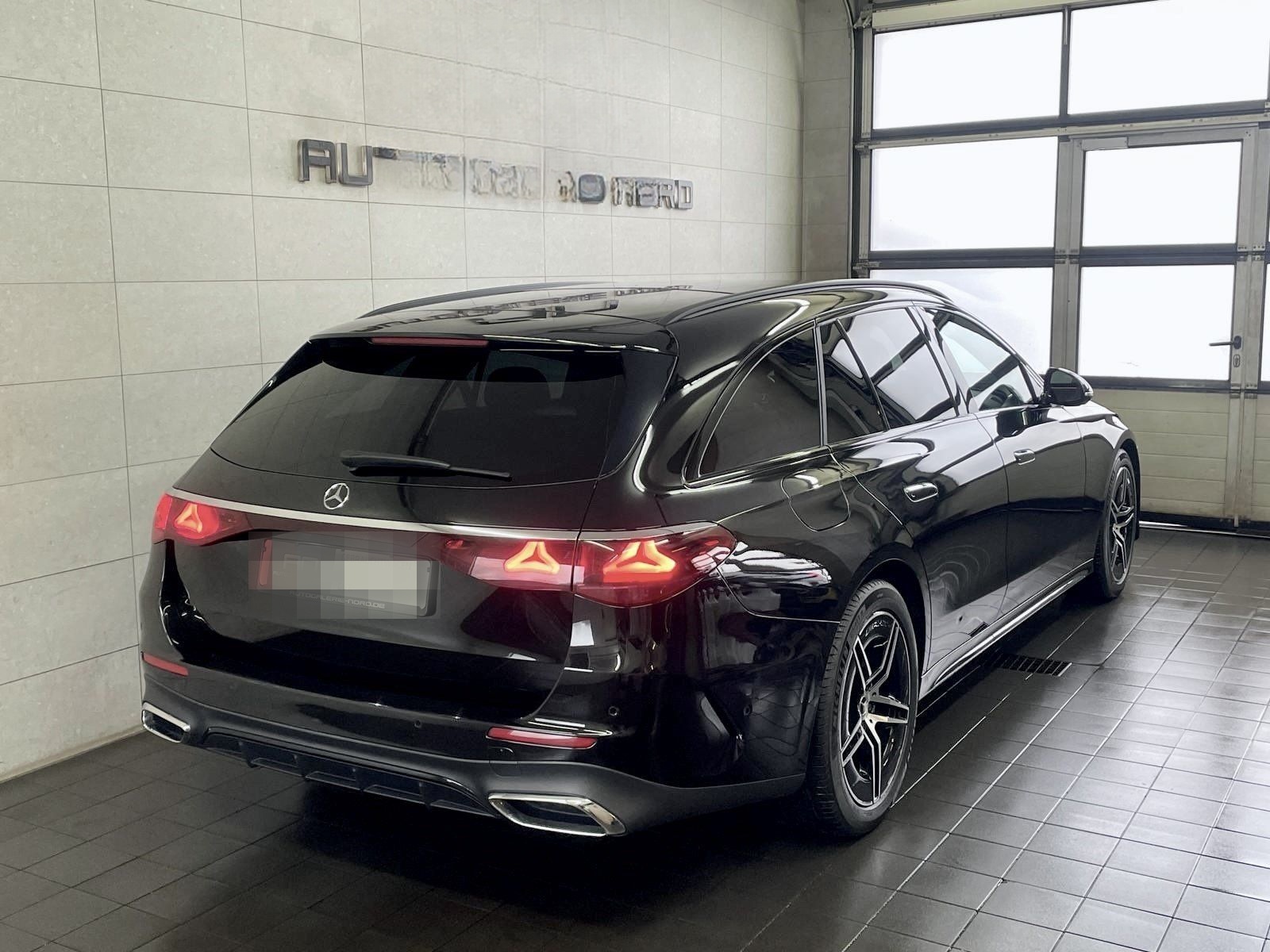 Mercedes-Benz E 220 T AMG Line Distronic-Pro+Mbux-Premium+Nigh foto 6