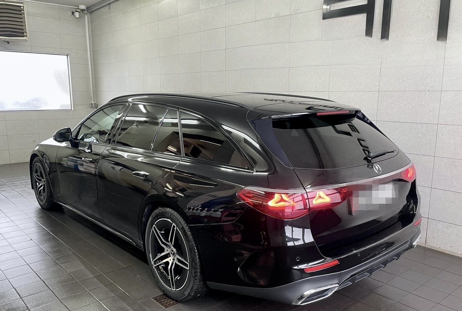 Mercedes-Benz E 220 T AMG Line Distronic-Pro+Mbux-Premium+Nigh foto 8