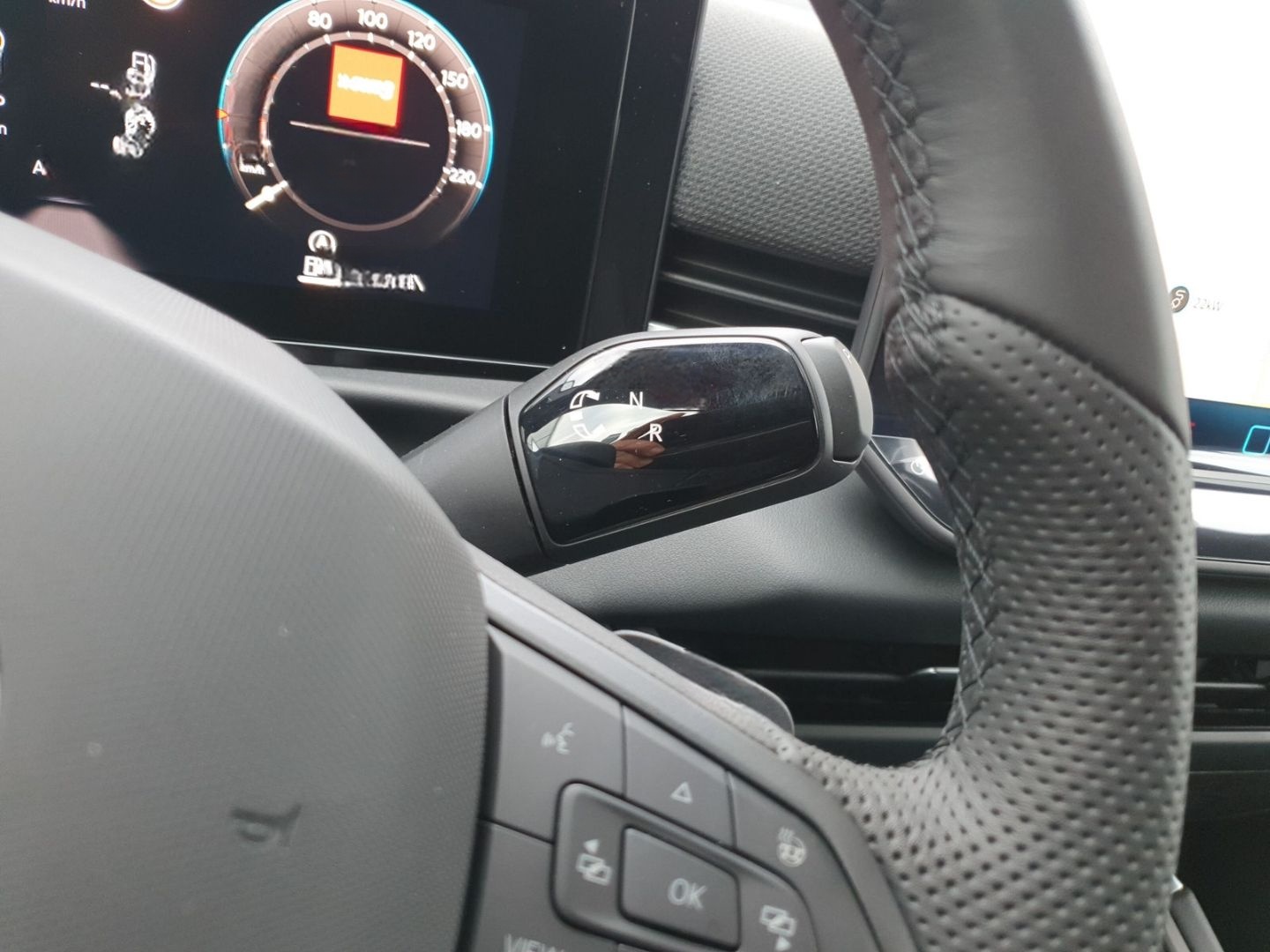 Volkswagen T-Roc 1.5 eTSI DSG R-Line AHK MATRIX NAVI E-HKP foto 15