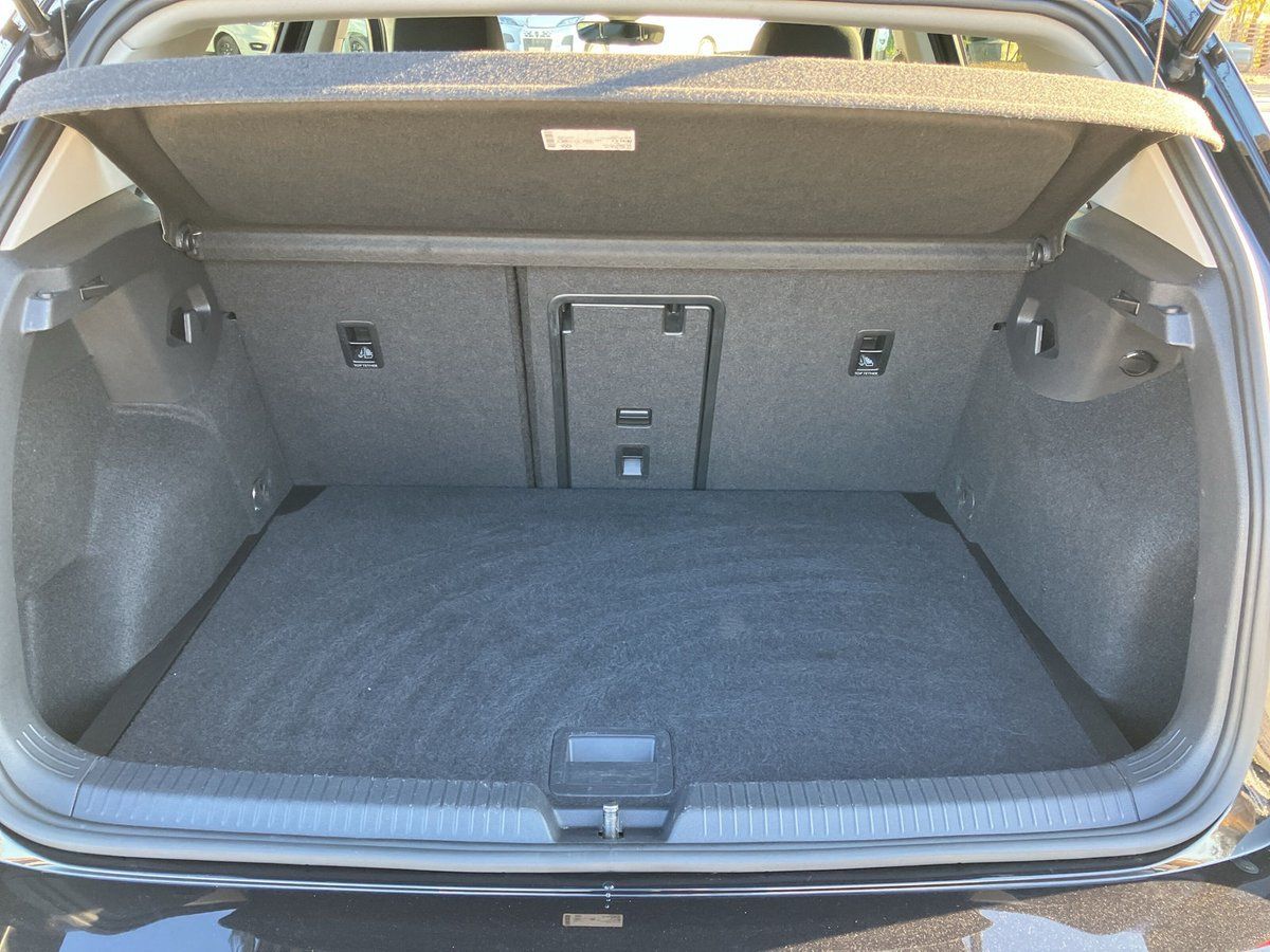 Volkswagen Golf VIII 2.0 TDI MOVE NAVIGATION+DAB+SHZ+ACC foto 12